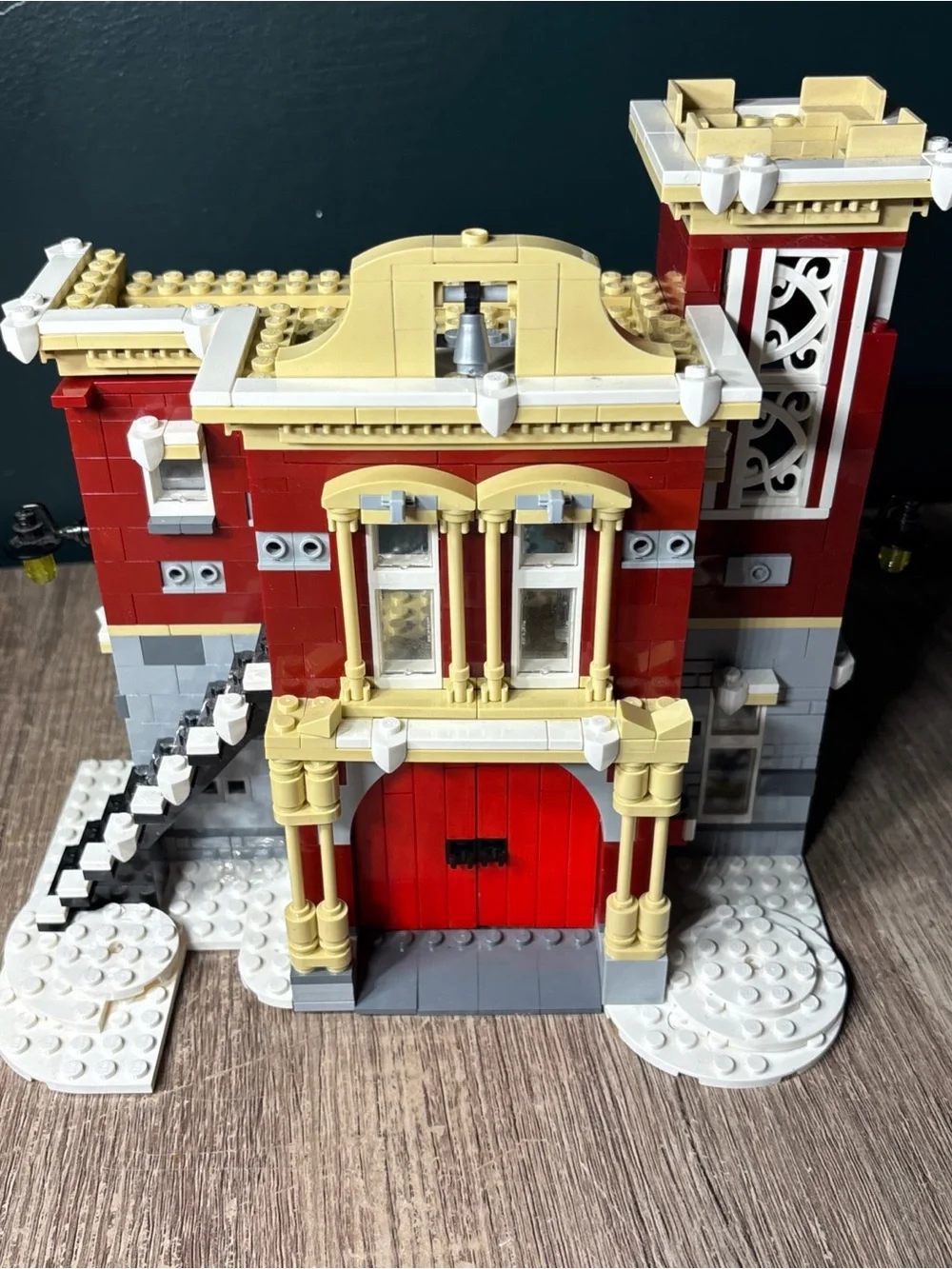 LEGO CREATOR: Winter Village Fire Station (10263) 85% Complete